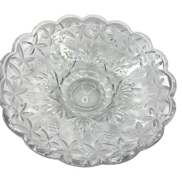 Vintage Mikasa Clear Pressed Glass Scalloped Floral Serving Bowl - Decorative Ce - Picture 1 of 5